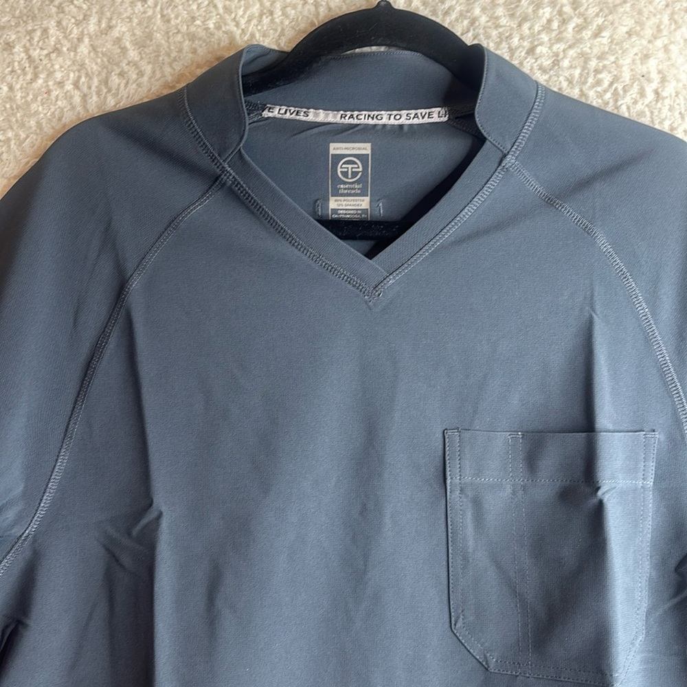 NWT Mens Essential Threads Welby Antimicrobial Gray Scrubs Set Size MEDIUM - Picture 3 of 16